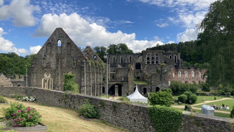 Die Klosterruinen von Villers-la-Ville, Geschichten uralter Gemäuer